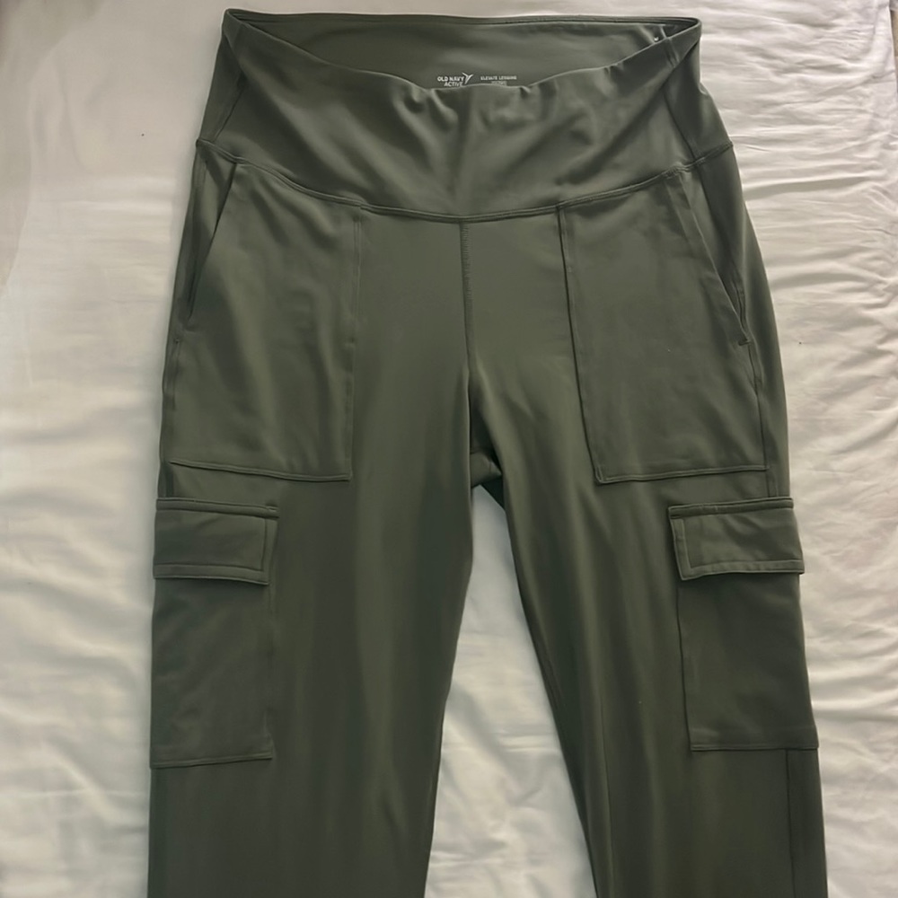 XL TALL Old navy elevate legging with POCKETS!